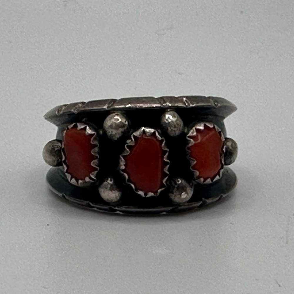 Navajo Sterling Silver and Red Coral Rustic artisan cuff ring (sz 7.5) - Picture 5 of 5